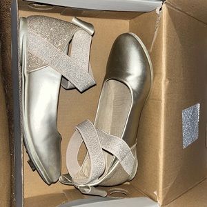 Gold Flats, Good Condition